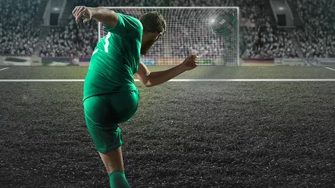 “曼城霸主困境？农场球队能否逆转传奇？”

或者





“曼城神话难破？农场奇兵能否书写逆袭传奇？”